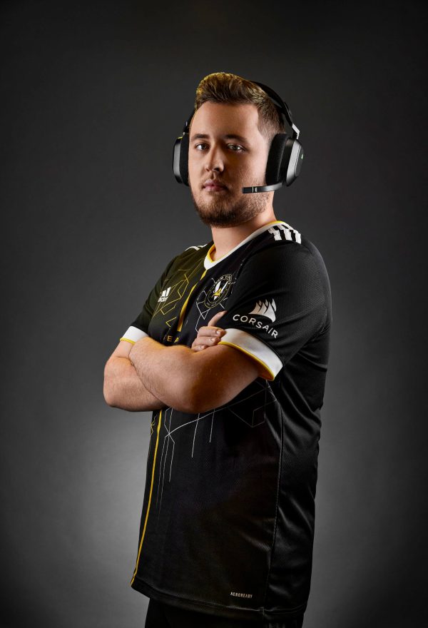 CORSAIR HS80 RGB Wireless Gaming Headset PC PS5 PS4-16