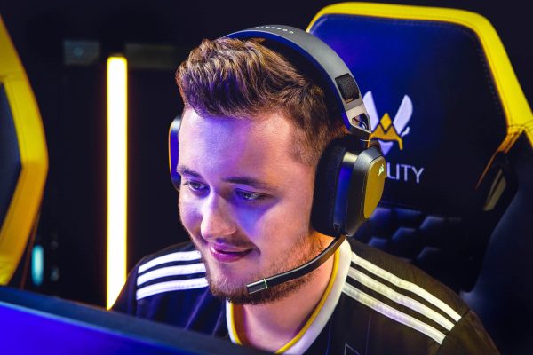 CORSAIR HS80 RGB Wireless Gaming Headset PC PS5 PS4-14